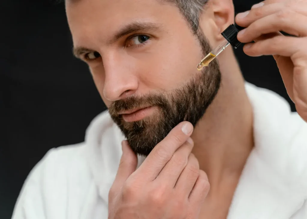 aplicar aceite para barba